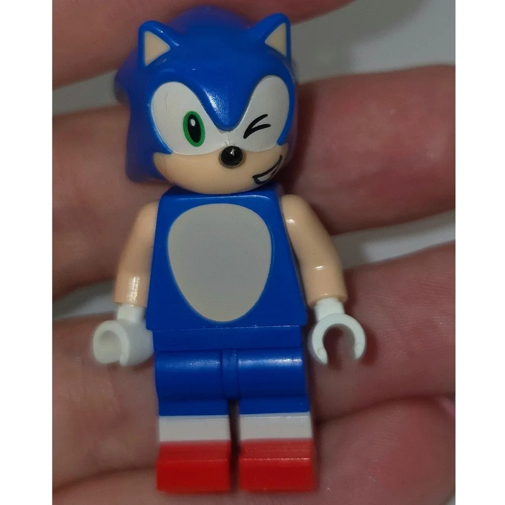 LEGO Sonic the Hedgehog Minifigure Winking Smile Blue Video Game Character